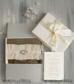 BRIDE bolero, robes, garter Geschenkidee für die Braut Strumpfband Strumpfband mit den Individualen des Brautpaares und dem Hochzeitsdatum in Geschenkbox – Überraschung vom Junggesellinnenabschied5