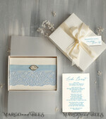 BRIDE bolero, robes, garter Geschenkidee für die Braut Strumpfband Romantisches hellblaues Spitzenstrumpfband mit Personalisierung und Grußkarte in einer Geschenkbox5