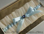 BRIDE bolero, robes, garter Geschenkidee für die Braut Strumpfband Elegantes Strumpfband für die Braut – Geschenkbox mit „Etwas Blauem“ und Grußkarte4