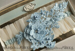 BRIDE bolero, robes, garter Geschenkidee für die Braut Strumpfband Elegantes Braut-Strumpfband-Set mit blauer Spitze, Initialenband und Grußkarte in Geschenkbox5