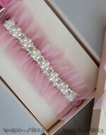 BRIDE bolero, robes, garter Geschenkidee für die Braut Strumpfband Tüll-Strumpfband mit Perlen in Geschenkbox – Überraschung vom Junggesellinnenabschied4