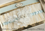 BRIDE bolero, robes, garter Geschenkidee für die Braut Strumpfband Elegantes Braut-Strumpfband-Set mit blauer Spitze, Initialenband und Grußkarte in Geschenkbox6