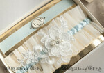 BRIDE bolero, robes, garter Geschenkidee für die Braut Strumpfband Elegantes Braut-Strumpfband-Set mit blauer Spitze, Initialenband und Grußkarte in Geschenkbox6