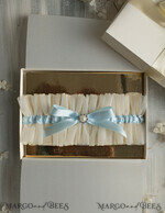 BRIDE bolero, robes, garter Geschenkidee für die Braut Strumpfband Elegantes Strumpfband für die Braut – Geschenkbox mit „Etwas Blauem“ und Grußkarte5