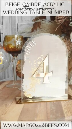 TISCHDEKORATIONSCHILDER   Acryl Tischdekoration Zahlen Acrylbogen Ombre Beige Tischnummern, klare Acryl- und Goldtischnummern, Nude Taupe Gold Plexi Tischnummern, tanfarbene Luxus Hochzeits Tischdekoration, erdige Hochzeitsschild.15