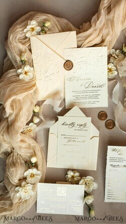 HOCHZEITS EINLADUNGEN geprägte Einladungen Fein Kunst Präge Elfenbein Gold Hochzeits Einladung mit getrockneten Blumen und zerrissenem Chiffonband, Goldene Präge Rosen Florale Hochzeits Einladung.15