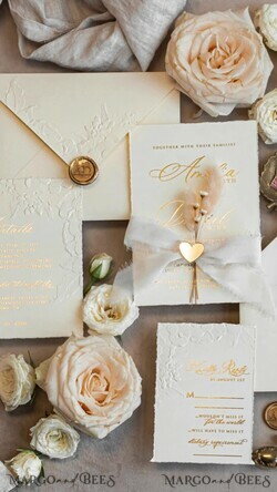HOCHZEITS EINLADUNGEN geprägte Einladungen Feine Kunst geprägte blinde Elfenbein-Gold-Hochzeitskarte, goldene prägte florale Hochzeitskarte, Boho Ecru geprägte Einladungskollektion, Hochzeitseinladungskollektion aus Baumwollpapier mit Spiegelherz17